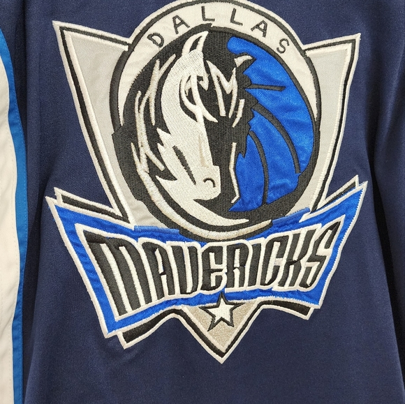NBA Dallas Mavericks snap-front practice jersey autographed by Mav ManiAACs - Picture 5 of 6